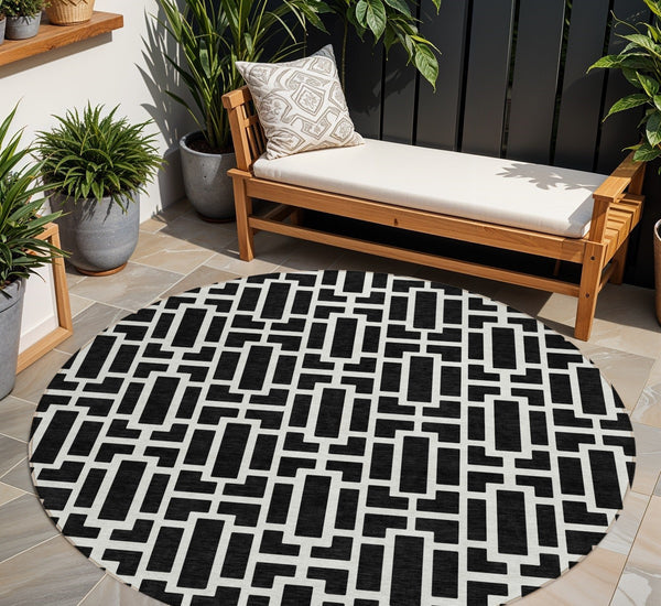 Homeroots 3' Artichoke Green And Ivory Geometric Washable Area Rug For Indoor And Outdoor Spaces 8' Round Polyester 594835
