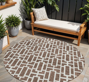 Homeroots 3' Artichoke Green And Ivory Geometric Washable Area Rug For Indoor And Outdoor Spaces 8' Round Polyester 594841