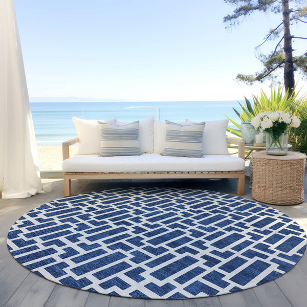 Homeroots 3' Artichoke Green And Ivory Geometric Washable Area Rug For Indoor And Outdoor Spaces 8' Round Polyester 594859
