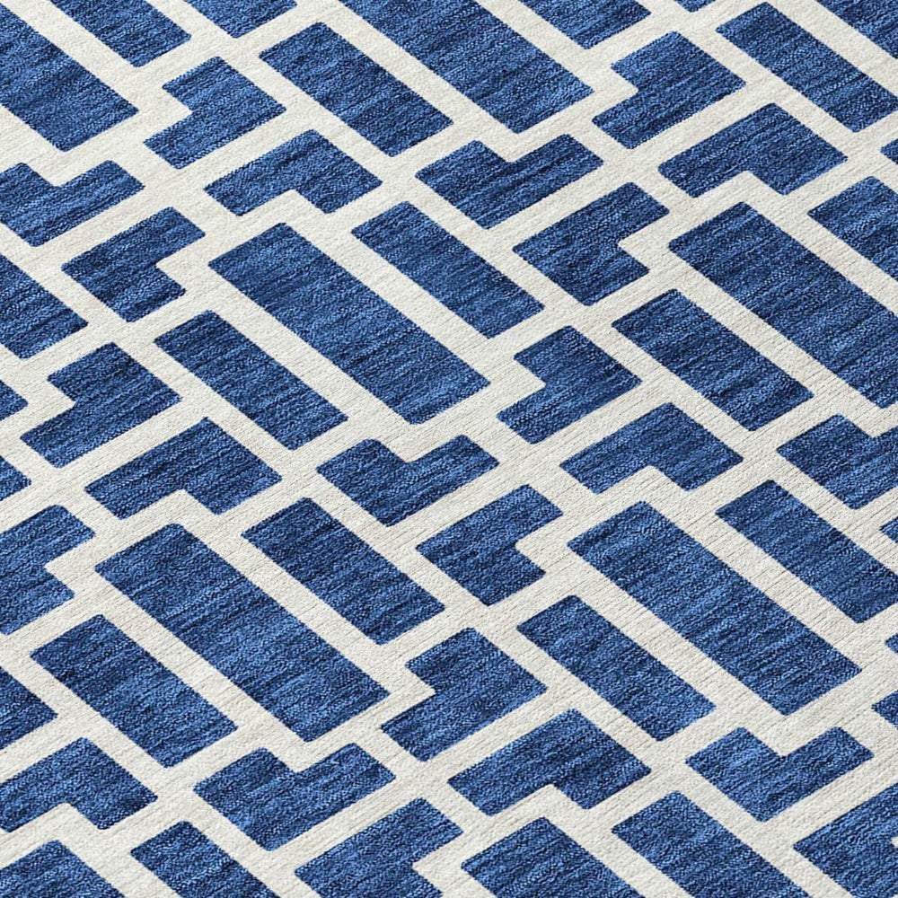 HomeRoots 5' Navy Blue and Ivory Geometric Area Rug – Stylish, Washable Indoor/Outdoor Rug for Modern Spaces 8' Round 594859