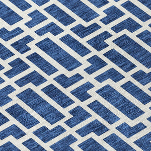 HomeRoots 5' Navy Blue and Ivory Geometric Area Rug – Stylish, Washable Indoor/Outdoor Rug for Modern Spaces 8' Round 594859