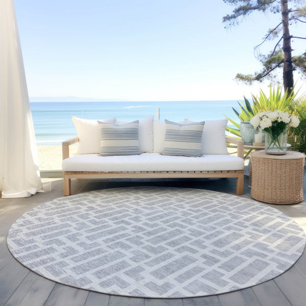 Homeroots 3' Artichoke Green And Ivory Geometric Washable Area Rug For Indoor And Outdoor Spaces 8' Round Polyester 594871