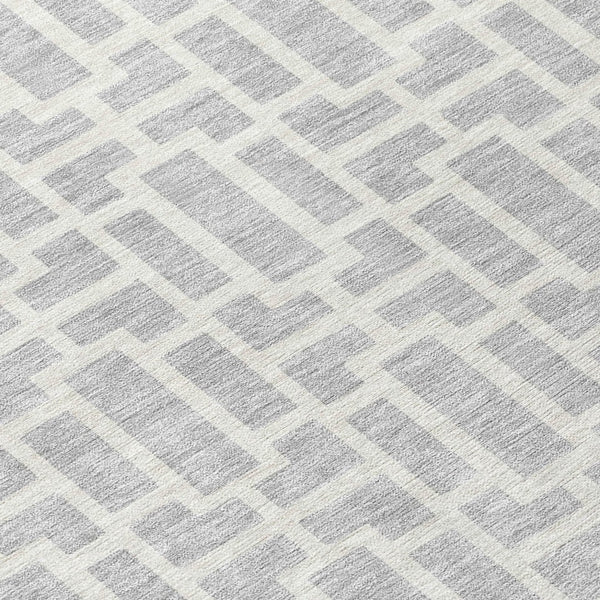 Homeroots 3' Artichoke Green And Ivory Geometric Washable Area Rug For Indoor And Outdoor Spaces 8' Round Polyester 594871