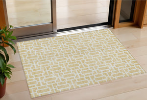 Homeroots 3' Artichoke Green And Ivory Geometric Washable Area Rug For Indoor And Outdoor Spaces 3' X 5' Polyester 594887
