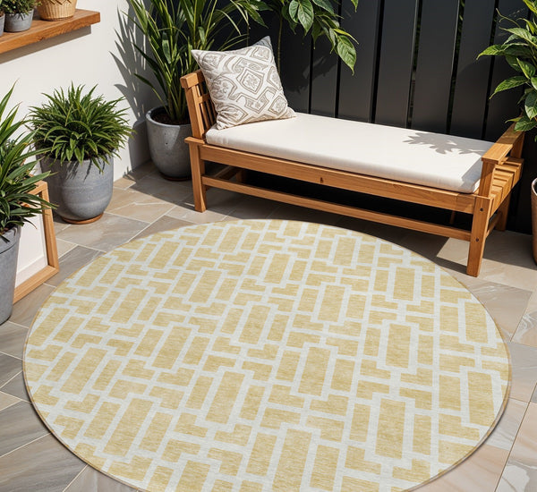 Homeroots 3' Artichoke Green And Ivory Geometric Washable Area Rug For Indoor And Outdoor Spaces 8' Round Polyester 594889