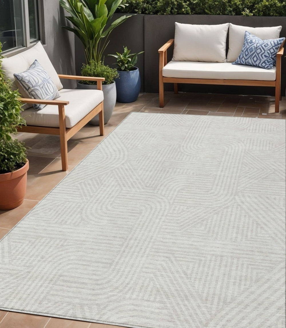 HomeRoots 5' Ivory and Gray Abstract Area Rug - Washable, Durable, Modern Design for Indoor and Outdoor Spaces 5' X 8' 594942