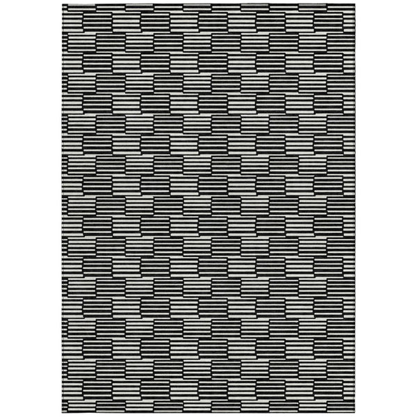 Homeroots 3' Stylish Beige And Ivory Geometric Washable Area Rug For Indoor And Outdoor Spaces, Durable Design 5' X 8' Polyester 594978