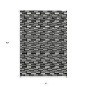 Homeroots 3' Stylish Beige And Ivory Geometric Washable Area Rug For Indoor And Outdoor Spaces, Durable Design 5' X 8' Polyester 594978
