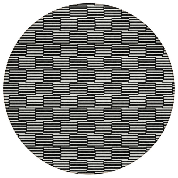 HomeRoots 5' Black and Ivory Geometric Area Rug - Stylish, Washable Indoor/Outdoor Design for Versatile Spaces 8' Round 594979