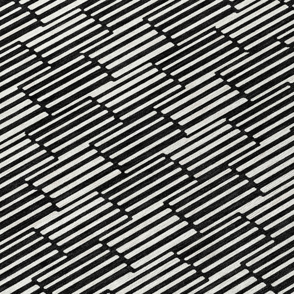 Homeroots 3' Stylish Beige And Ivory Geometric Washable Area Rug For Indoor And Outdoor Spaces, Durable Design 8' Round Polyester 594979