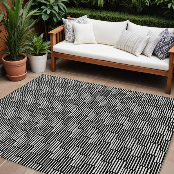 HomeRoots 5' Black and Ivory Geometric Area Rug - Stylish, Washable Indoor/Outdoor Design for Versatile Spaces 8' X 10' 594980