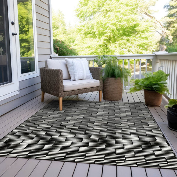 HomeRoots 5' Black and Ivory Geometric Area Rug - Stylish, Washable Indoor/Outdoor Design for Versatile Spaces 8' X 10' 594980