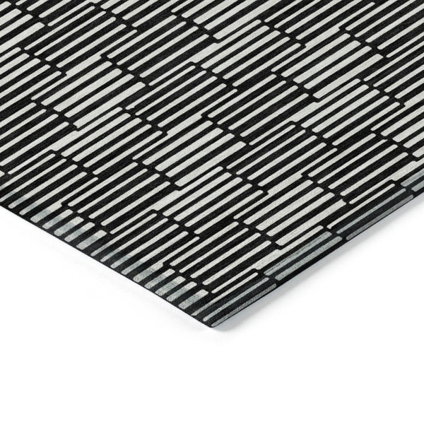 HomeRoots 5' Black and Ivory Geometric Area Rug - Stylish, Washable Indoor/Outdoor Design for Versatile Spaces 8' X 10' 594980