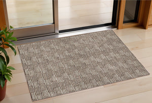 Homeroots 3' Stylish Beige And Ivory Geometric Washable Area Rug For Indoor And Outdoor Spaces, Durable Design 3' X 5' Polyester 594983