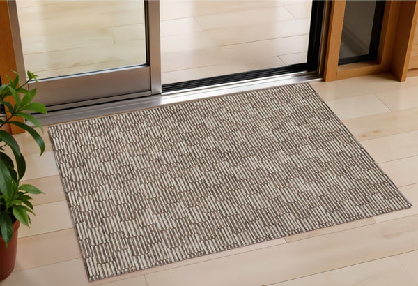 Homeroots 3' Stylish Beige And Ivory Geometric Washable Area Rug For Indoor And Outdoor Spaces, Durable Design 3' X 5' Polyester 594983