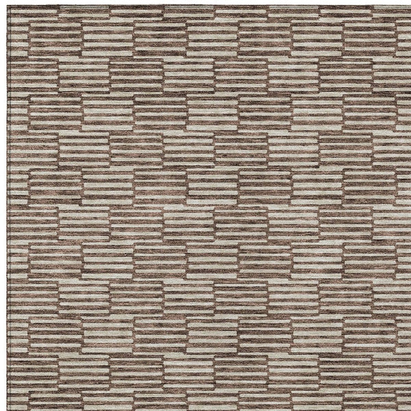 Homeroots 3' Stylish Beige And Ivory Geometric Washable Area Rug For Indoor And Outdoor Spaces, Durable Design 5' X 8' Polyester 594984