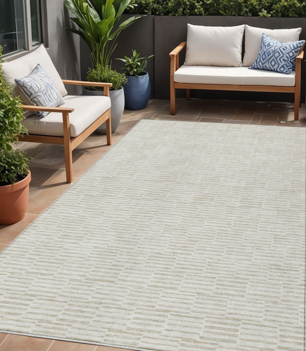 Homeroots 3' Stylish Beige And Ivory Geometric Washable Area Rug For Indoor And Outdoor Spaces, Durable Design 5' X 8' Polyester 595008