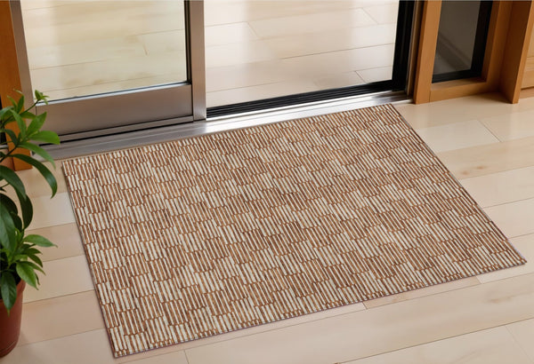 Homeroots 3' Stylish Beige And Ivory Geometric Washable Area Rug For Indoor And Outdoor Spaces, Durable Design 3' X 5' Polyester 595025