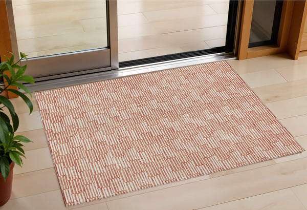 Homeroots 3' Stylish Beige And Ivory Geometric Washable Area Rug For Indoor And Outdoor Spaces, Durable Design 3' X 5' Polyester 595031