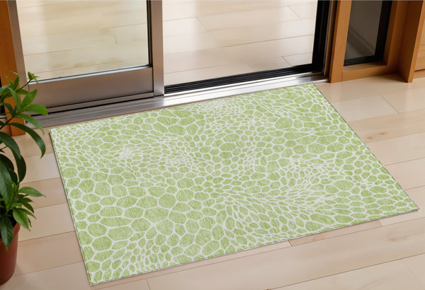 Homeroots 3' Artichoke Green Geometric Indoor Outdoor Area Rug - Stylish, Washable, Durable, And Versatile 3' X 5' Polyester 595043