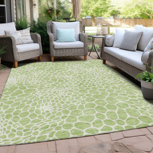 Homeroots 3' Artichoke Green Geometric Indoor Outdoor Area Rug - Stylish, Washable, Durable, And Versatile 3' X 5' Polyester 595043