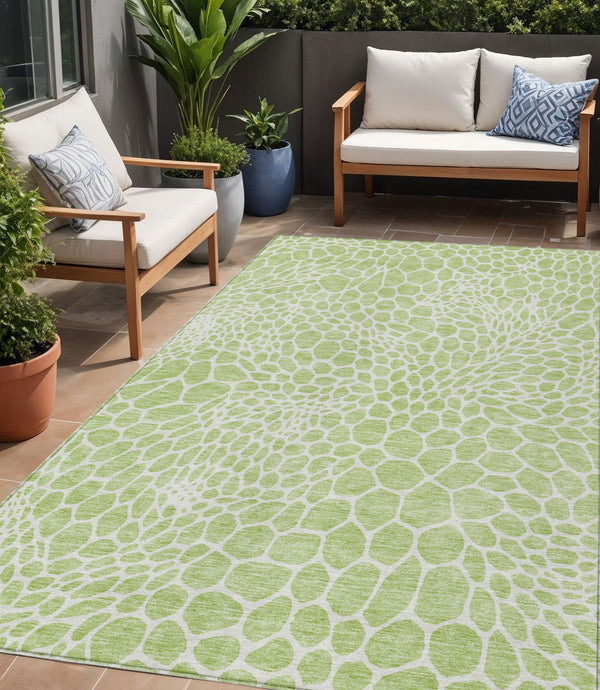Homeroots 3' Artichoke Green Geometric Indoor Outdoor Area Rug - Stylish, Washable, Durable, And Versatile 5' X 8' Polyester 595044