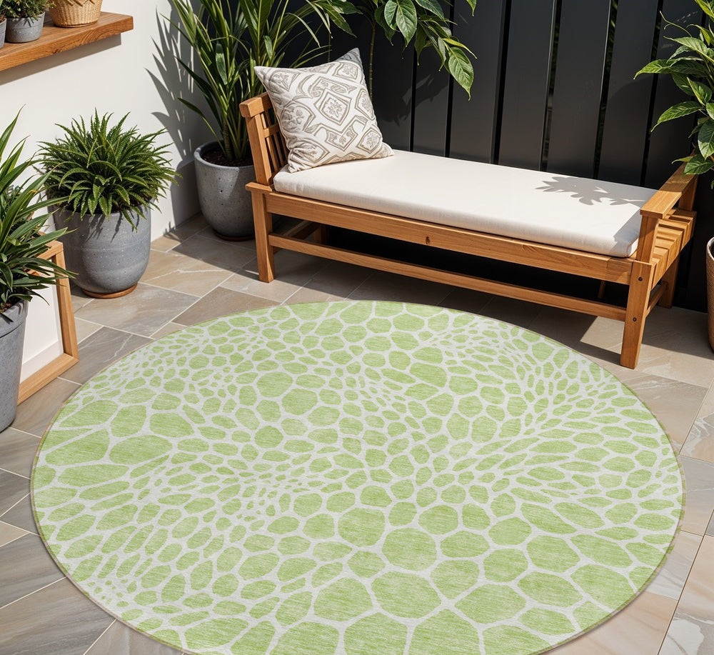 Homeroots 3' Artichoke Green Geometric Indoor Outdoor Area Rug - Stylish, Washable, Durable, And Versatile 8' Round Polyester 595045