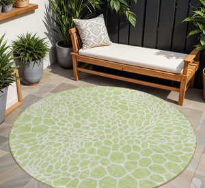 Homeroots 3' Artichoke Green Geometric Indoor Outdoor Area Rug - Stylish, Washable, Durable, And Versatile 8' Round Polyester 595045