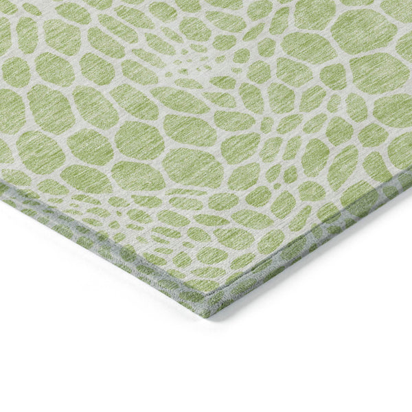 Homeroots 3' Artichoke Green Geometric Indoor Outdoor Area Rug - Stylish, Washable, Durable, And Versatile 8' X 10' Polyester 595046