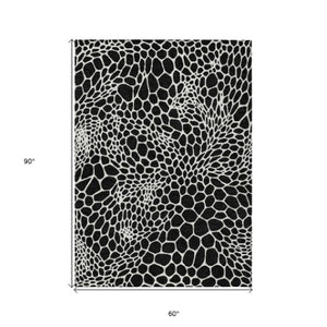 Homeroots 3' Artichoke Green Geometric Indoor Outdoor Area Rug - Stylish, Washable, Durable, And Versatile 5' X 8' Polyester 595056