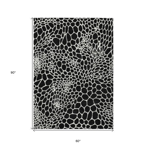 Homeroots 3' Artichoke Green Geometric Indoor Outdoor Area Rug - Stylish, Washable, Durable, And Versatile 5' X 8' Polyester 595056