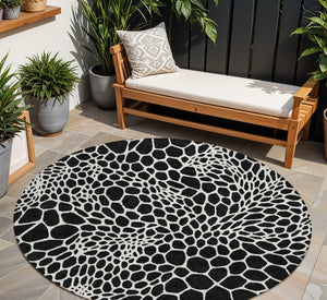 Homeroots 3' Artichoke Green Geometric Indoor Outdoor Area Rug - Stylish, Washable, Durable, And Versatile 8' Round Polyester 595057