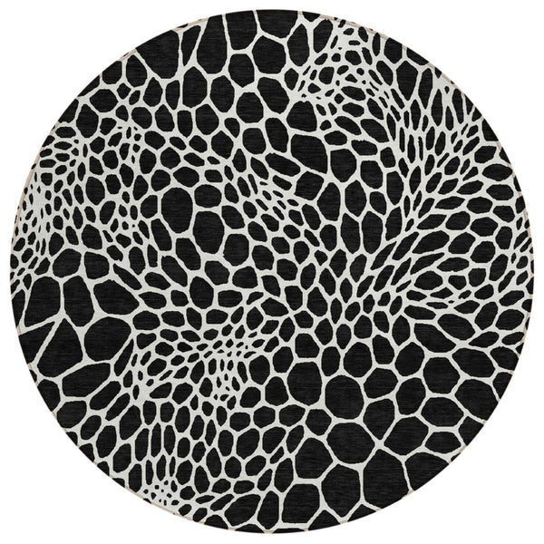 HomeRoots 5' Durable Black and Ivory Geometric Area Rug - Stylish, Washable Design for Indoor and Outdoor Use 8' Round 595057