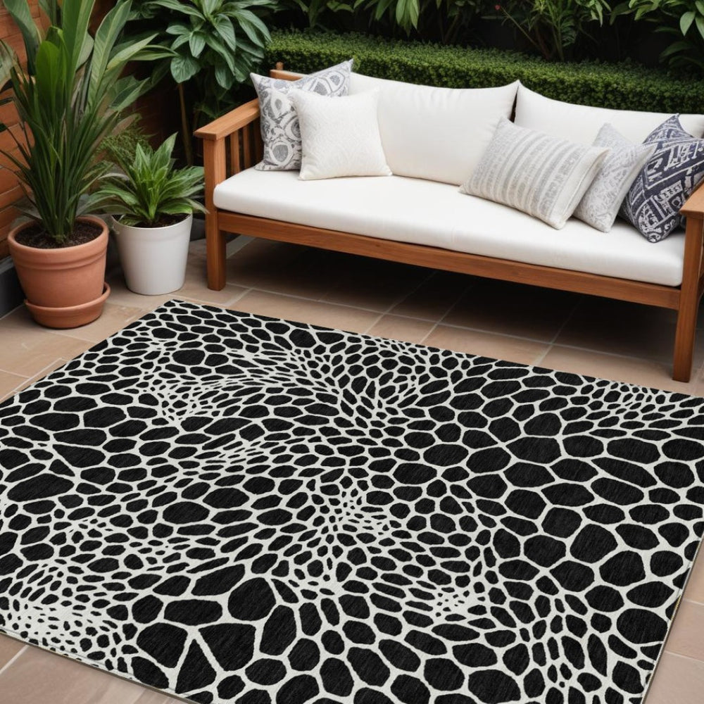 HomeRoots 9' X 12' Stylish Black and Ivory Geometric Area Rug - Durable, Washable for Indoor & Outdoor Use! 595059