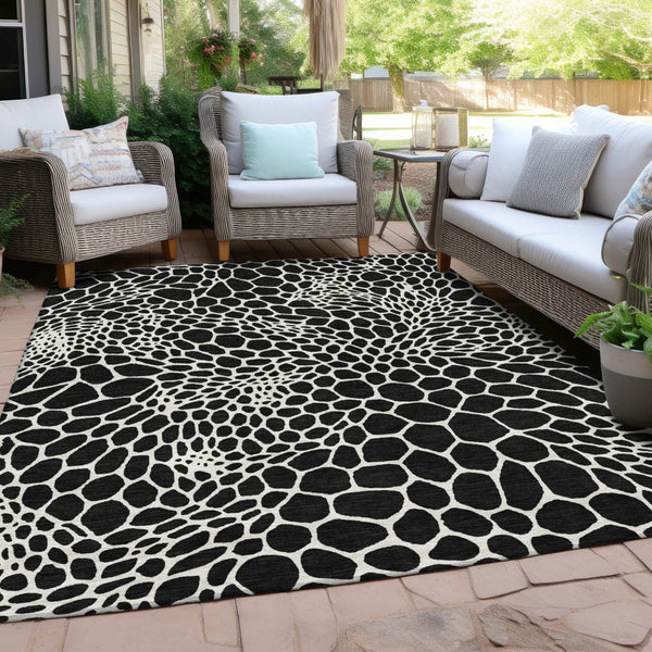 Homeroots 3' Artichoke Green Geometric Indoor Outdoor Area Rug - Stylish, Washable, Durable, And Versatile 9' X 12' Polyester 595059
