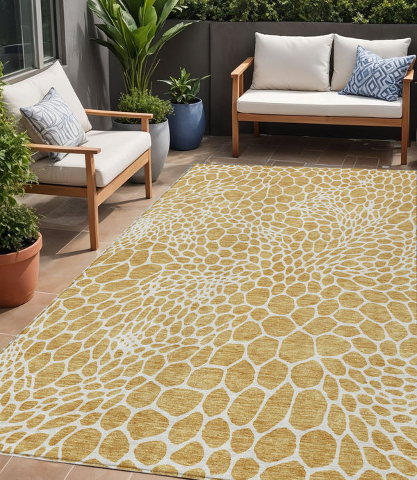 Homeroots 3' Artichoke Green Geometric Indoor Outdoor Area Rug - Stylish, Washable, Durable, And Versatile 5' X 8' Polyester 595068