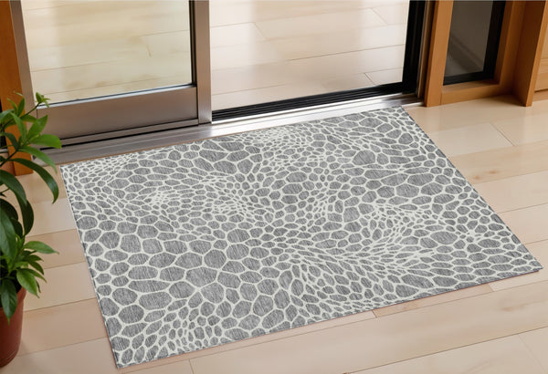 Homeroots 3' Artichoke Green Geometric Indoor Outdoor Area Rug - Stylish, Washable, Durable, And Versatile 3' X 5' Polyester 595073