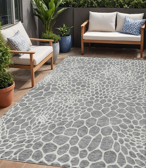 Homeroots 3' Artichoke Green Geometric Indoor Outdoor Area Rug - Stylish, Washable, Durable, And Versatile 5' X 8' Polyester 595074