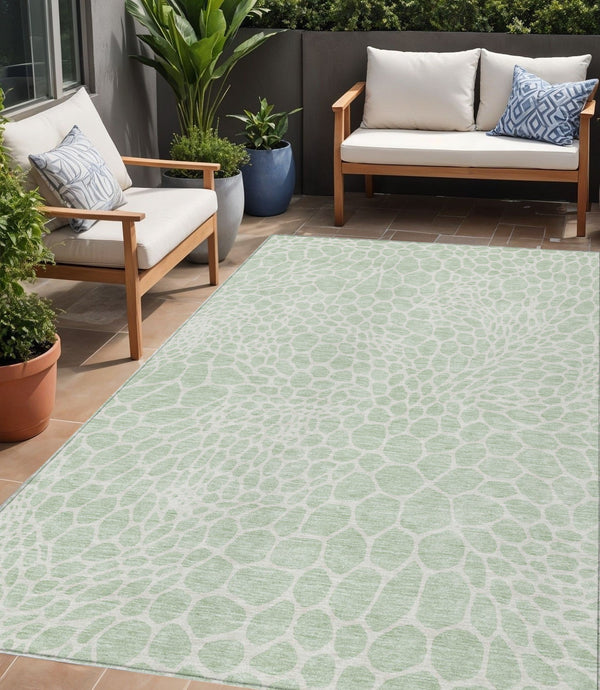 Homeroots 3' Artichoke Green Geometric Indoor Outdoor Area Rug - Stylish, Washable, Durable, And Versatile 5' X 8' Polyester 595092