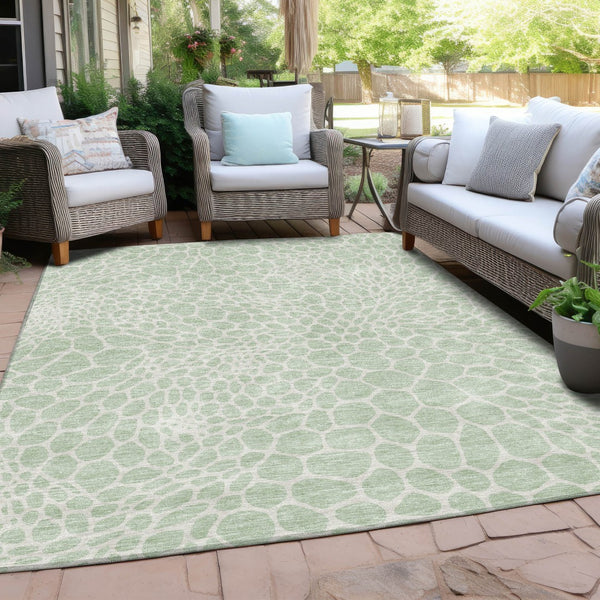Homeroots 3' Artichoke Green Geometric Indoor Outdoor Area Rug - Stylish, Washable, Durable, And Versatile 5' X 8' Polyester 595092