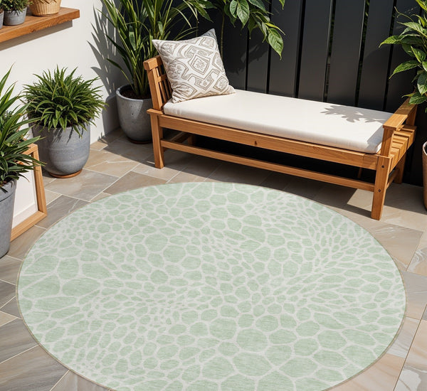 Homeroots 3' Artichoke Green Geometric Indoor Outdoor Area Rug - Stylish, Washable, Durable, And Versatile 8' Round Polyester 595093