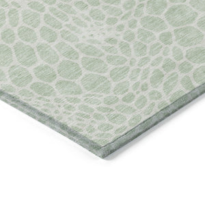 Homeroots 3' Artichoke Green Geometric Indoor Outdoor Area Rug - Stylish, Washable, Durable, And Versatile 8' Round Polyester 595093
