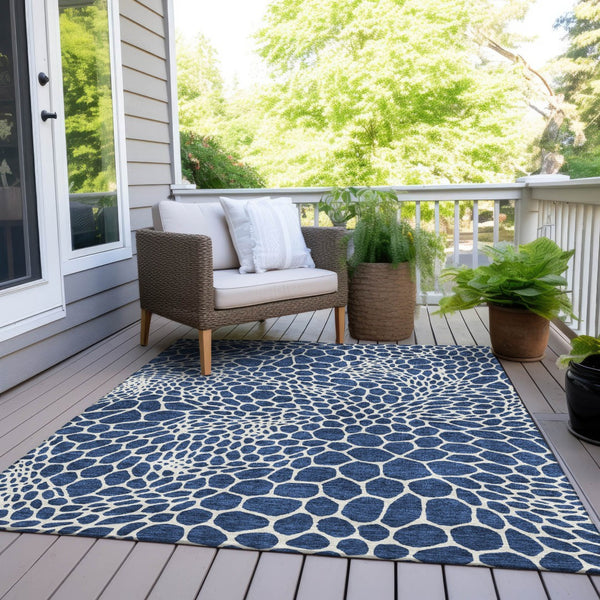 Homeroots 3' Artichoke Green Geometric Indoor Outdoor Area Rug - Stylish, Washable, Durable, And Versatile 5' X 8' Polyester 595098