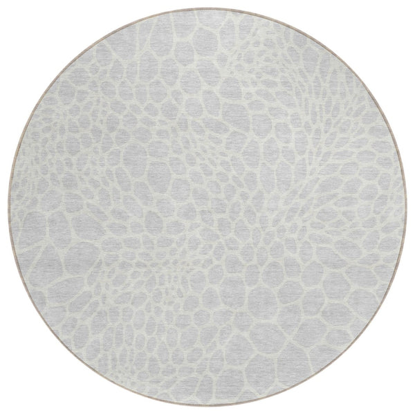HomeRoots 5' Silver and Gray Geometric Area Rug - Stylish, Washable, Indoor/Outdoor Rug for Modern Living Spaces 8' Round 595117