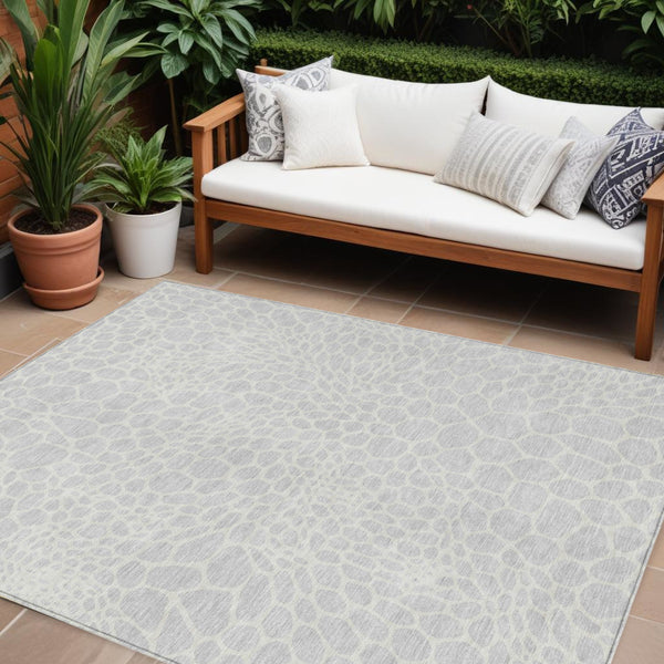 Homeroots 3' Artichoke Green Geometric Indoor Outdoor Area Rug - Stylish, Washable, Durable, And Versatile 8' X 10' Polyester 595118