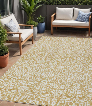 Homeroots 3' Beige And Ivory Damask Washable Indoor Outdoor Area Rug - Stylish, Durable, And Easy To Clean 5' X 8' Polyester 595146