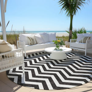 Homeroots 3' Artichoke Green And Ivory Chevron Washable Indoor Outdoor Area Rug For Stylish Spaces 8' Round Polyester 595297