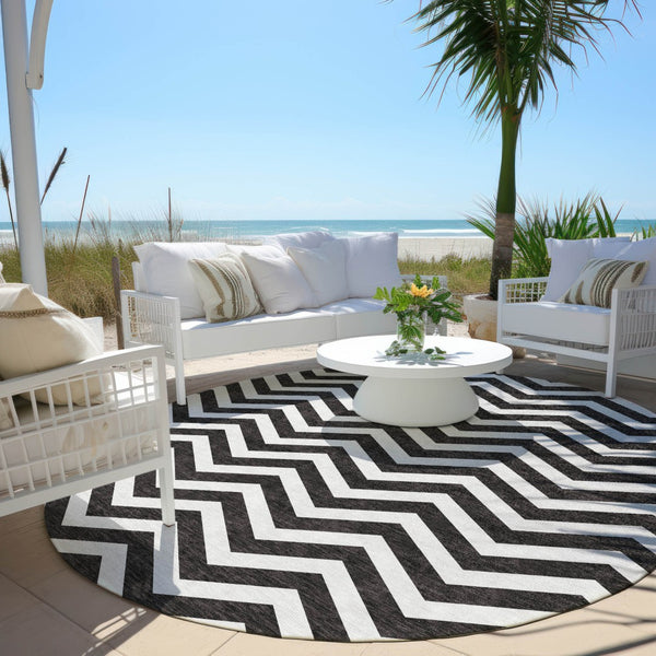 Homeroots 3' Artichoke Green And Ivory Chevron Washable Indoor Outdoor Area Rug For Stylish Spaces 8' Round Polyester 595297