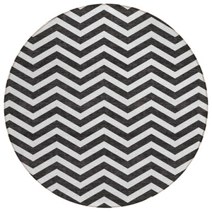 HomeRoots 5' Bold Black and Ivory Chevron Indoor/Outdoor Area Rug – Stylish, Durable, and Washable Design 8' Round 595297