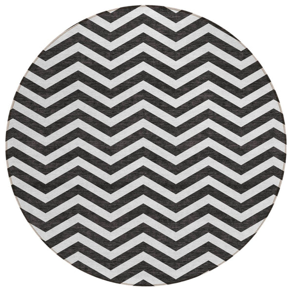 HomeRoots 5' Bold Black and Ivory Chevron Indoor/Outdoor Area Rug – Stylish, Durable, and Washable Design 8' Round 595297